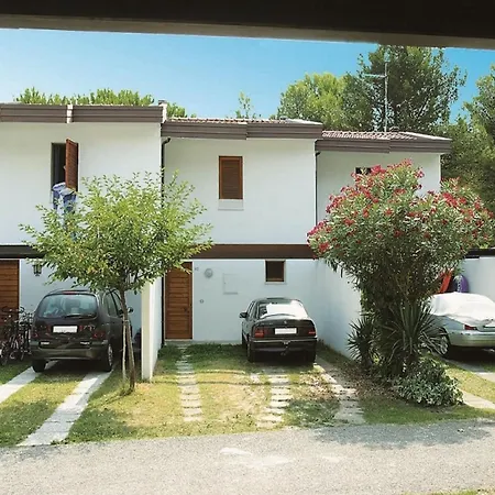 Comfy Terraced House Villa